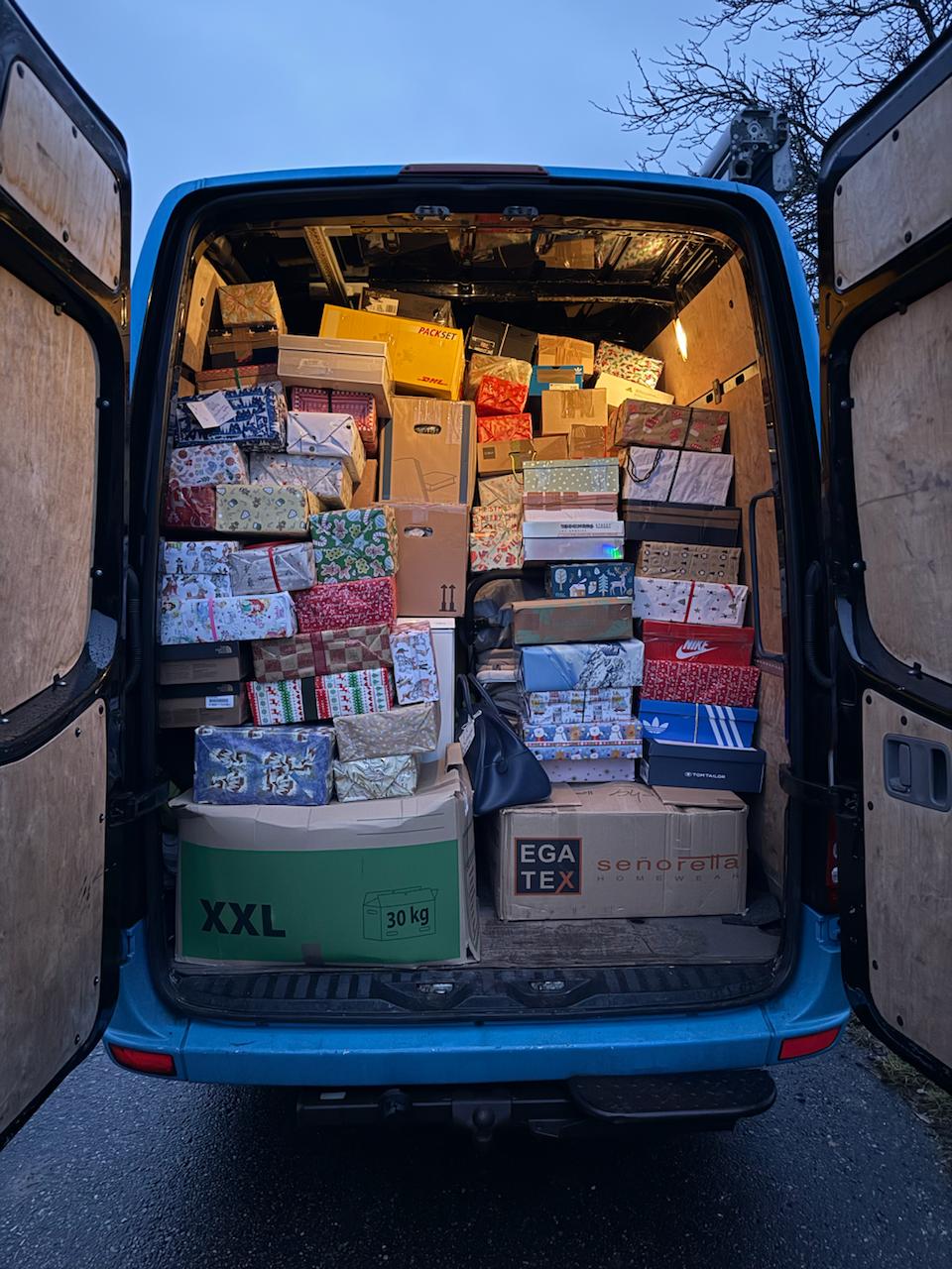 Lionsclub Übersee Cyber Activity Ukraine-Hilfe Weihnachten in der Schuhschachtel 2025 Geschenke im Transporter